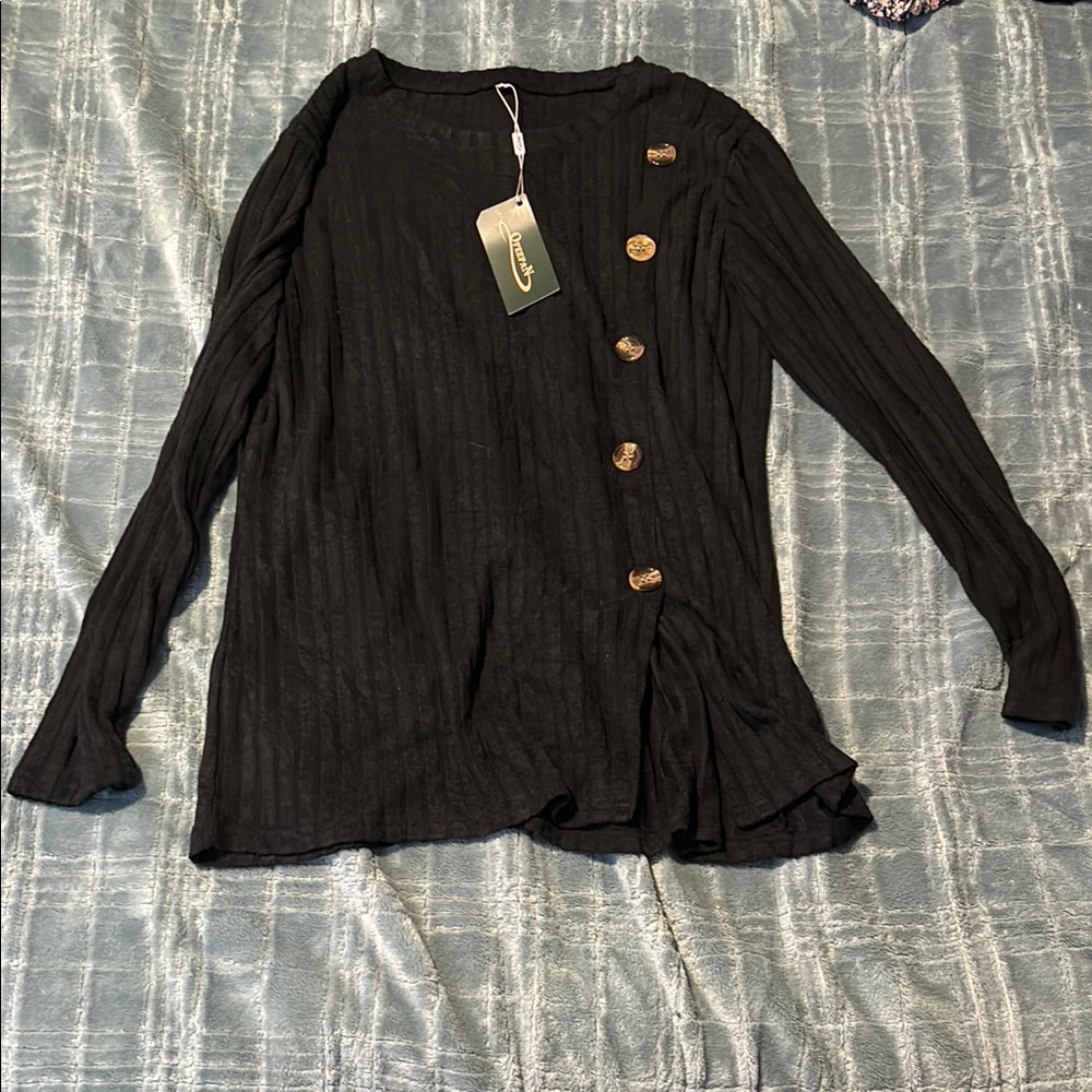 Black long sleeve button shirt